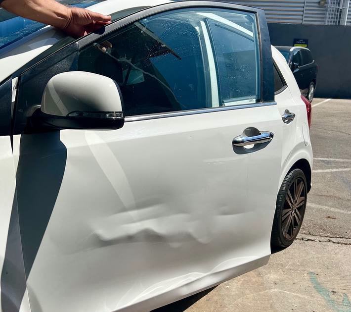 תיקון דלת רכב בשיטת PDR — לפני
